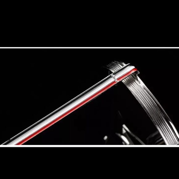 *Price Drop* Silver Mirrored Aviator Sunglass - Picture 5 of 6